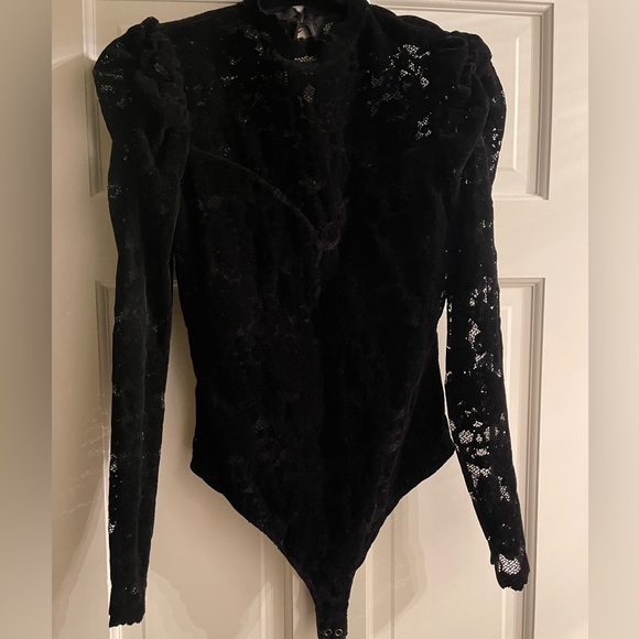 Saylor S lace detailed bodysuit. - Picture 3 of 8